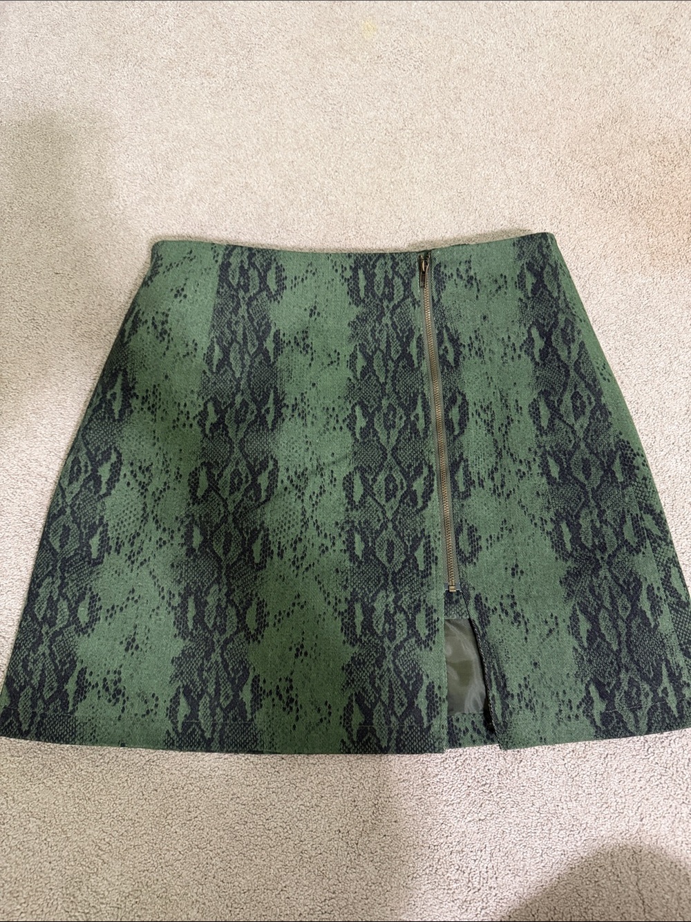 mittoshop Green Snake-Print Mini Skirt with Front Zip